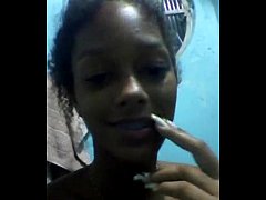 Очень красивая миниатюрная брюнеточка