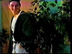 Черная заставляет лизать белую