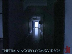 Сучку тряхают в рот ноги вверх голова вниз жестко