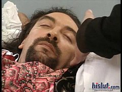 Подсыпал снотворного и трахнул маму в жопу